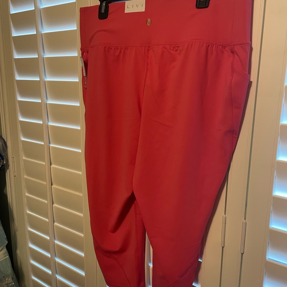 NWT Lane Bryant Livi Soft  Capri Leggings Side Pockets Sz 18/20, coral - Picture 2 of 6